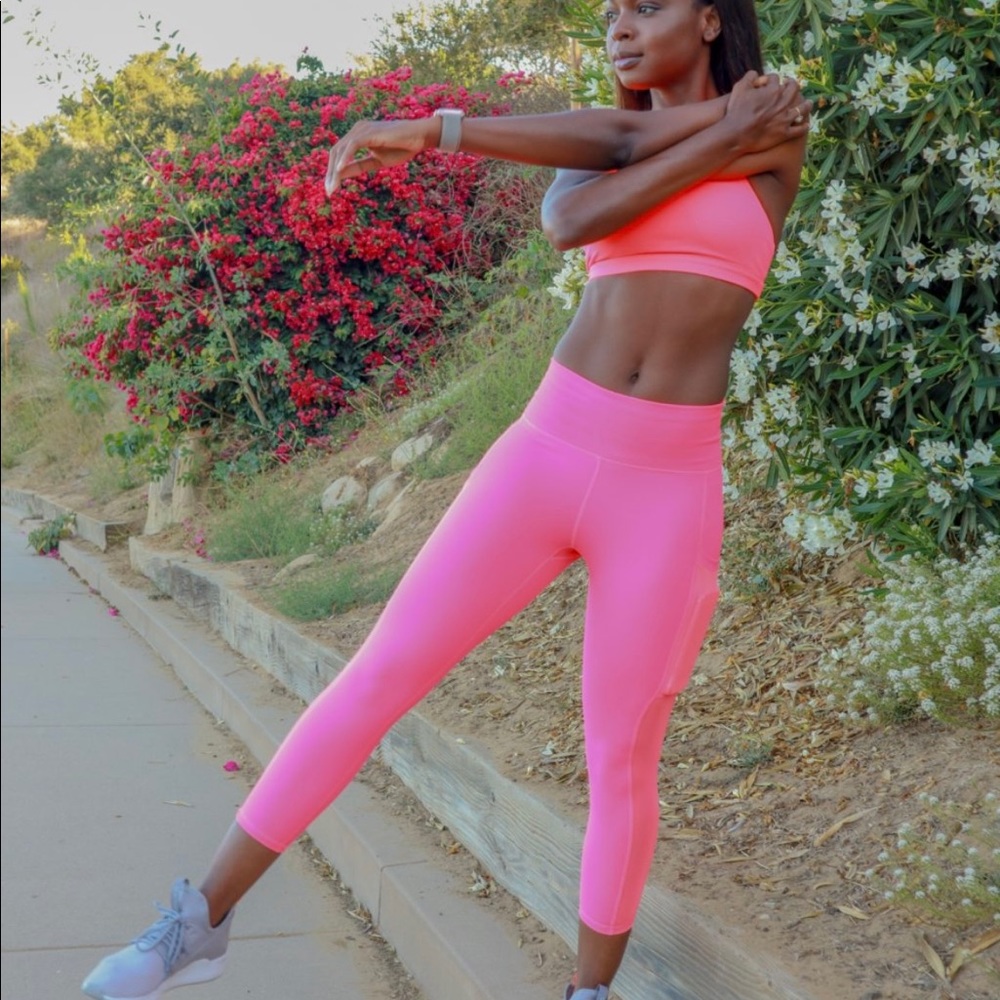 Fabletics mila high waisted pocket Capri workout set